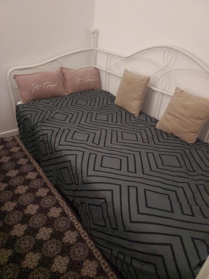 Appartement Meuble Avec Deux Chambres Мулен Екстер'єр фото